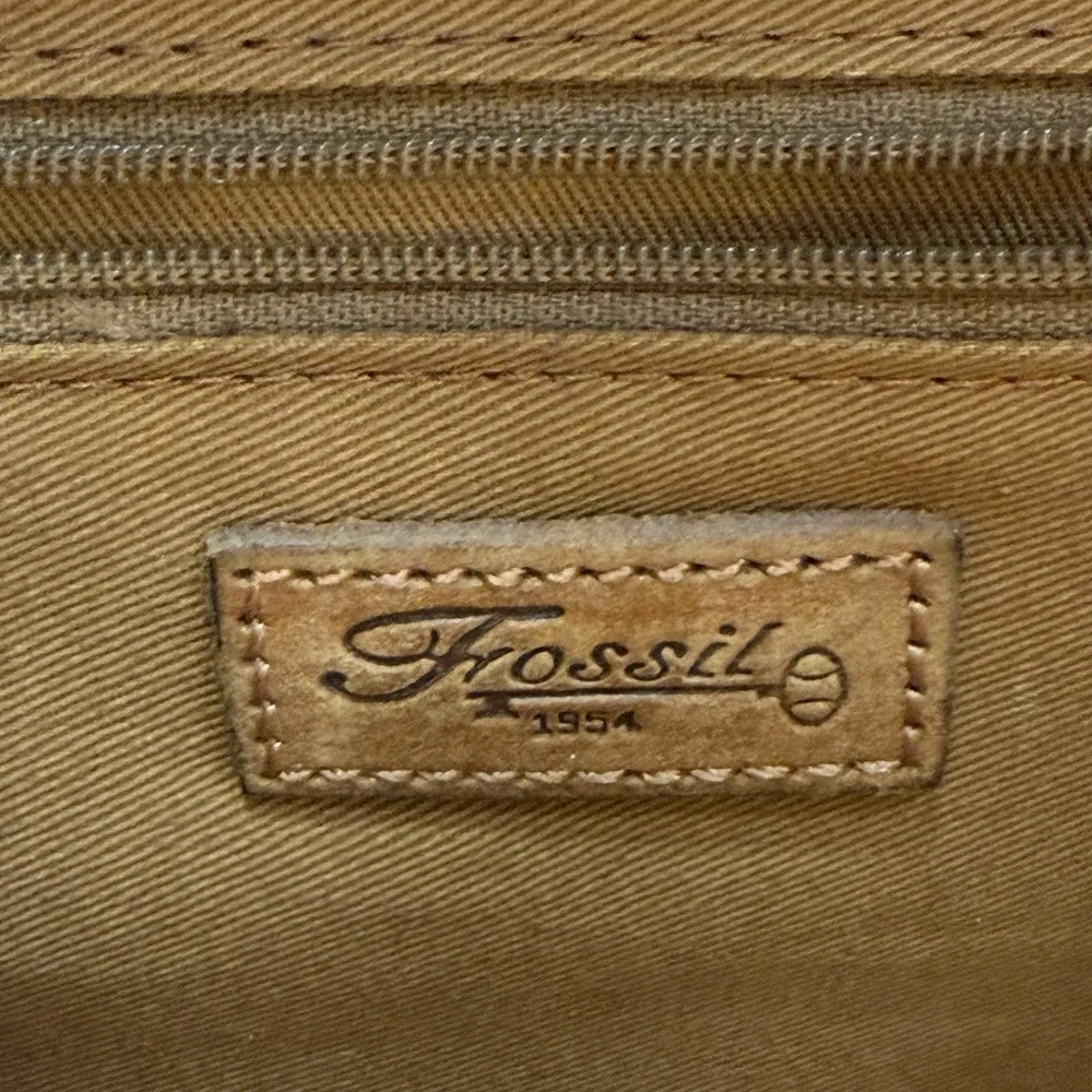 Handcrafted Tan Leather Floral Shoulder Bag - Picture 2 of 16